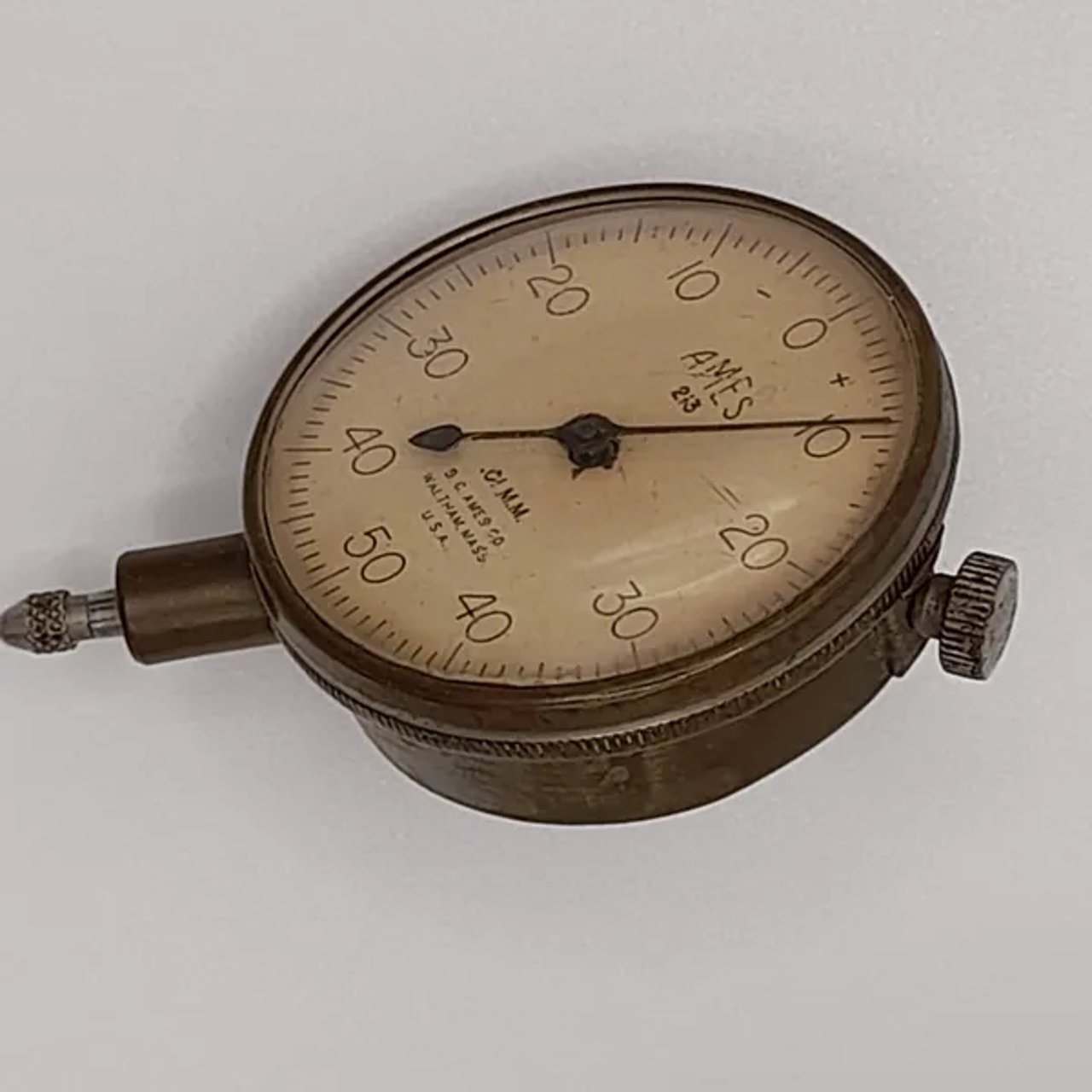 Comparateur US AMES 213 , précision 0.01 mm.
