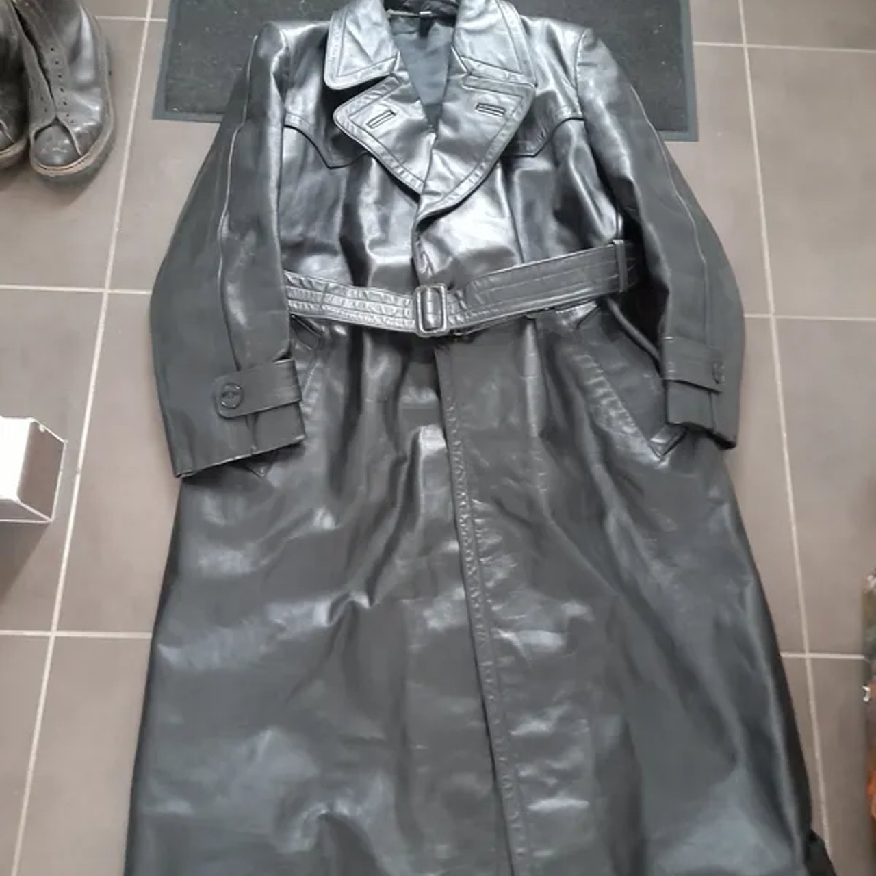 Imperméable allemand en cuir façon "gestapo"