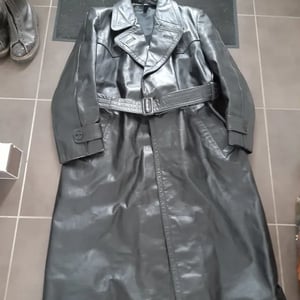 Imperméable allemand en cuir façon "gestapo"