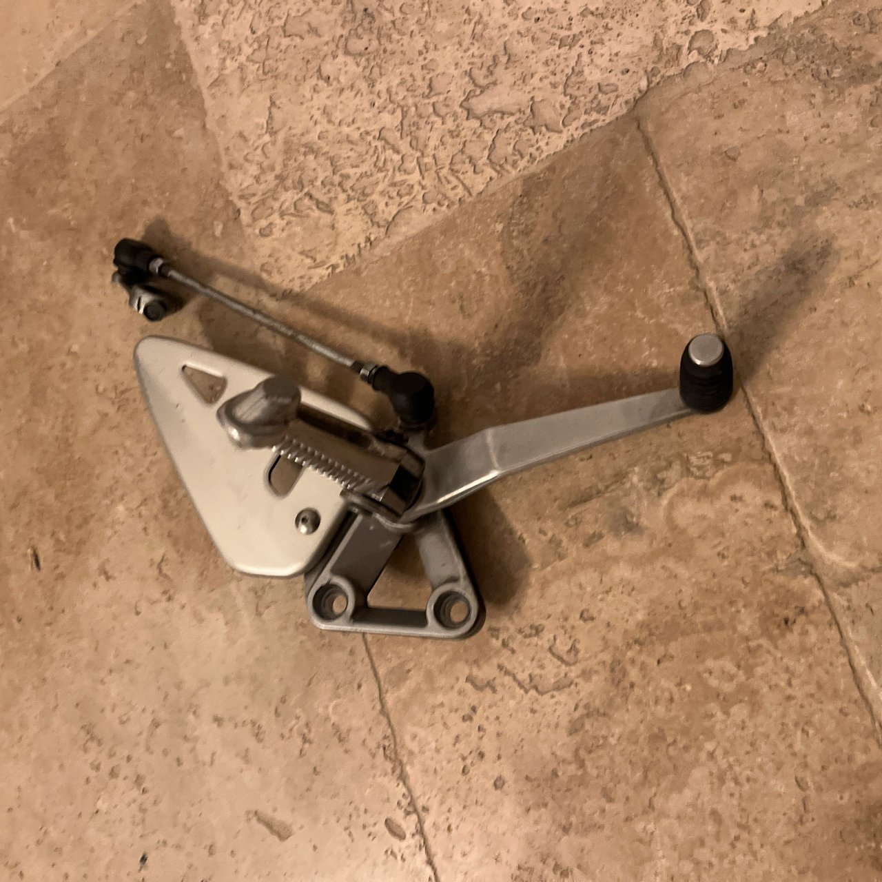 GSXR 600 srad platine gauche selecteur vitesse  97