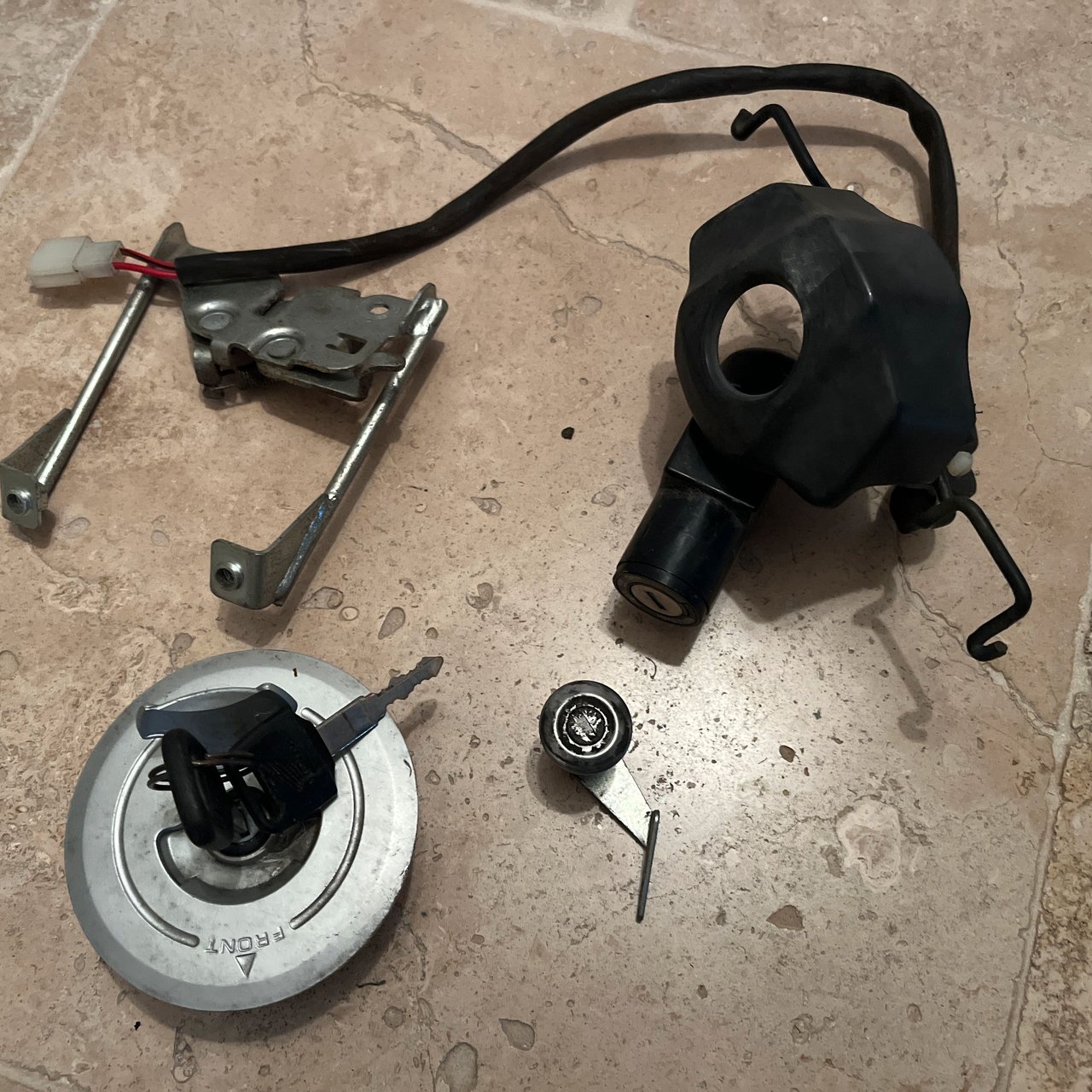 125 cbf kit serrures complet avec 2 clefs 2009 Honda