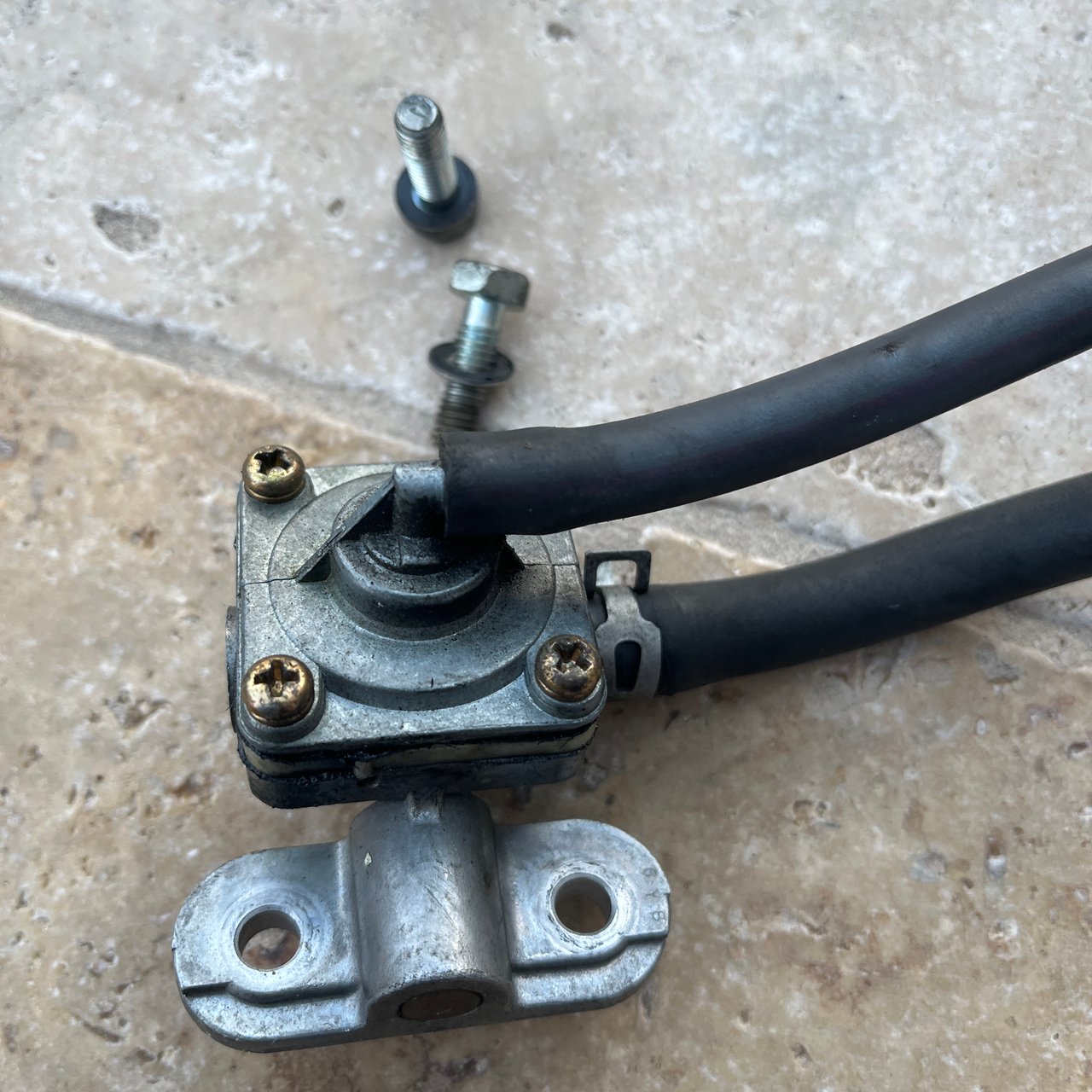 Robinet essence SUZUKI GSXR 600 SRAD de 1996 / 2000