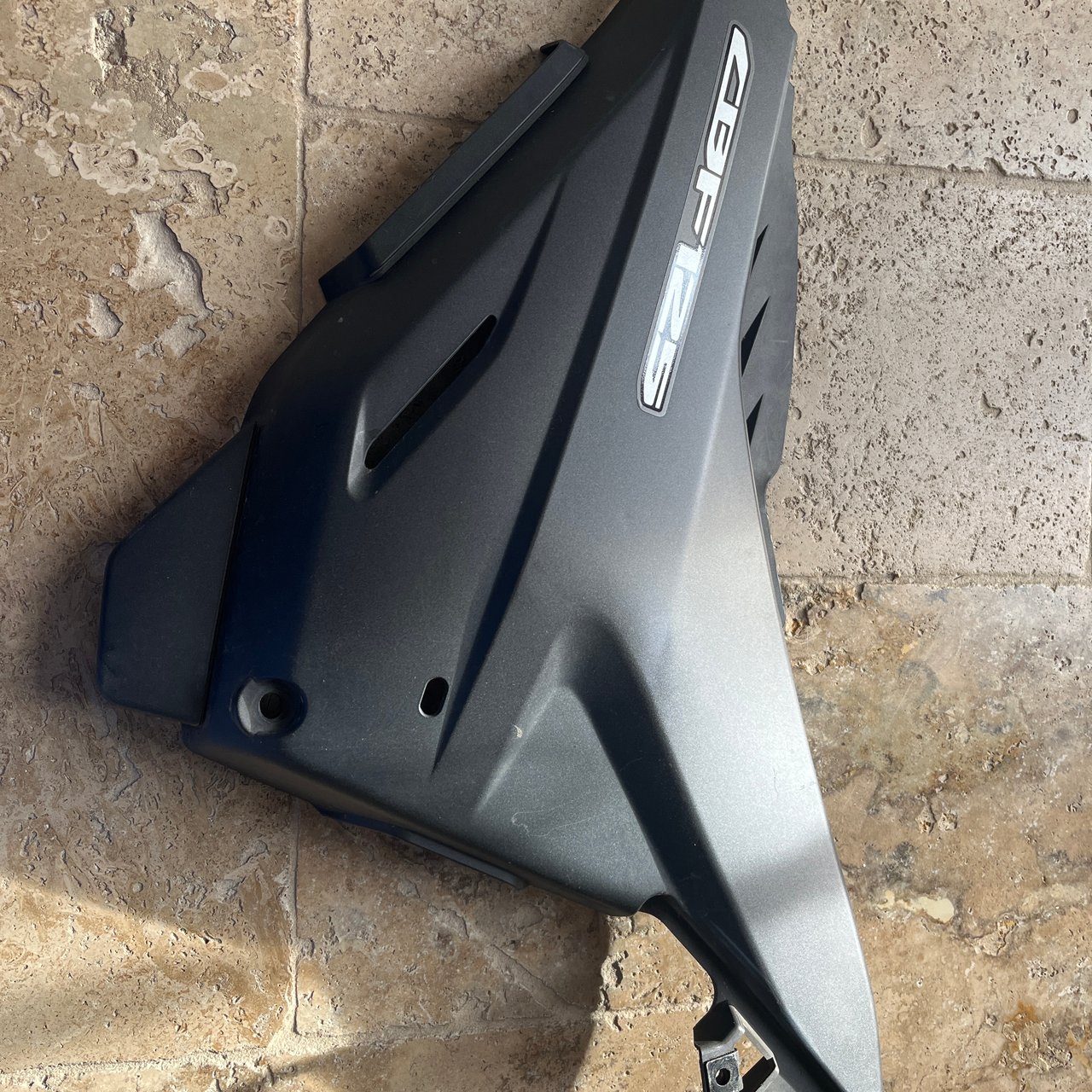 125 CBF carenage lateral Droit 2009 Honda