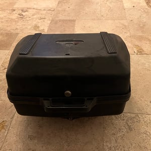 Top case adaptable sur porte bagage