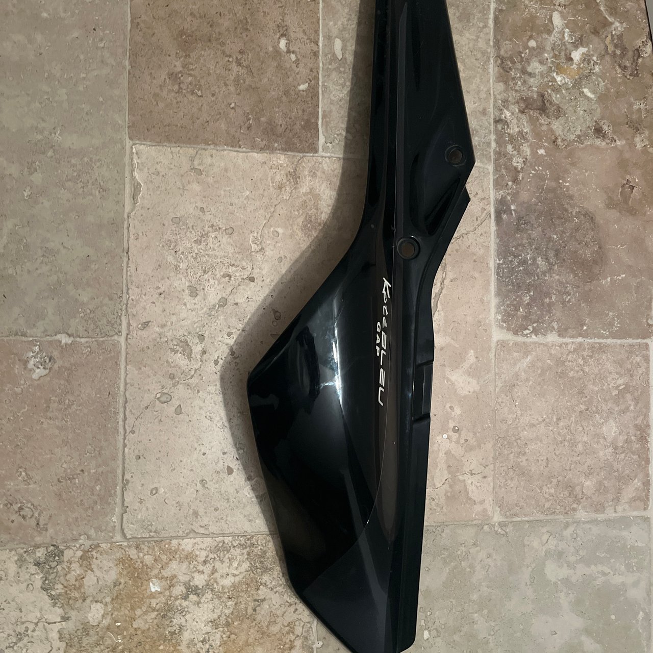 125 tdr Carenage partie arriere droit noir et gris yamaha