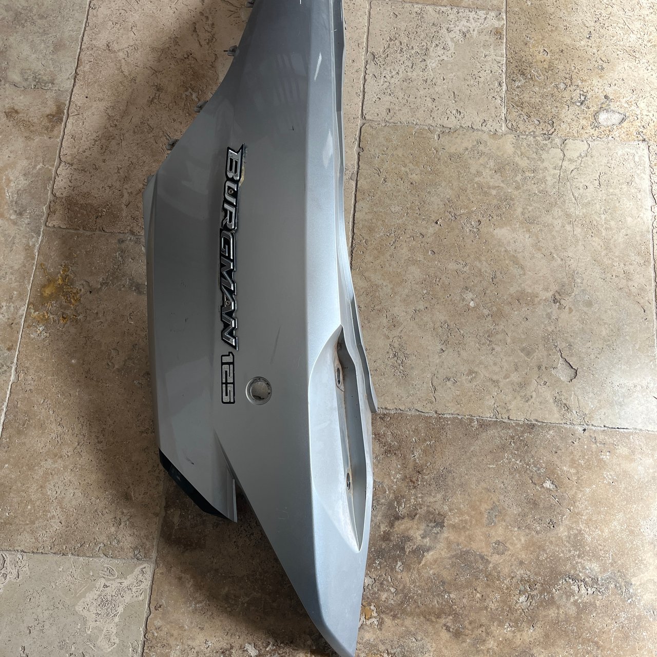 125 Burgman carenage arierre gauche origine suzuki  2002 - 2006