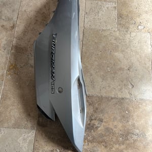 125 Burgman carenage arierre gauche origine suzuki  2002 - 2006
