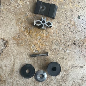 Triumph Speed Triple 955 I - support et visserie réservoir