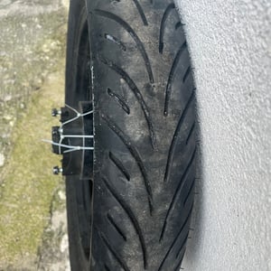 125 CBF roue arriere pneu michelin quasi neuf 2009 Honda