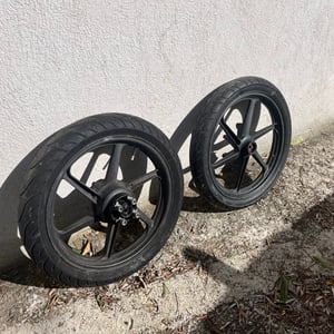 Honda 125 cbr Roues avant et  Arriere pneus - de 500 kms