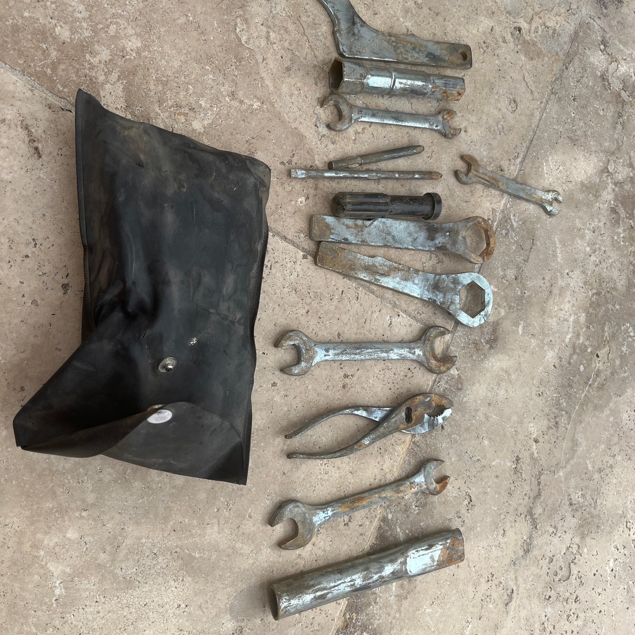 850 tdm Trousse à outil origine 4tx 2001
