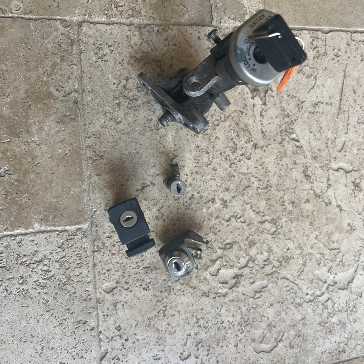 Suzuki 125 burgman 2005 kit serrures Suzuki