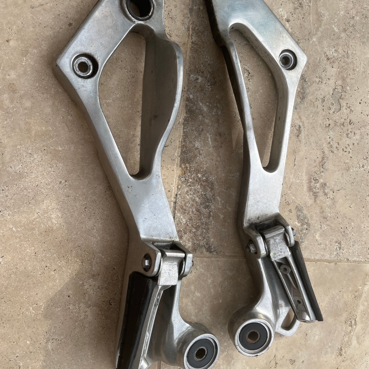 850 tdm paire de cales pieds arriere avec platine 4tx 2001