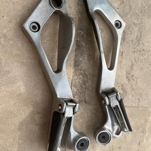 850 tdm paire de cales pieds arriere avec platine 4tx 2001