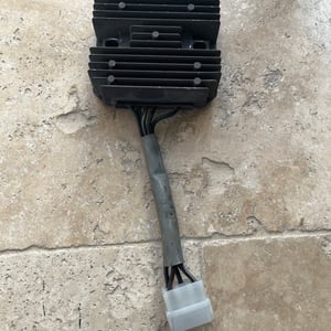 regulateur tension GSXR 600 SRAD  années 1997/2000