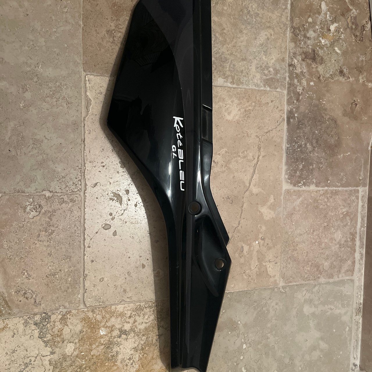 125 tdr Carenage partie arriere gauche noir et gris yamaha