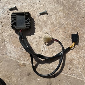 Régulateur de tension DR  origine SUZUKI 125 / 200