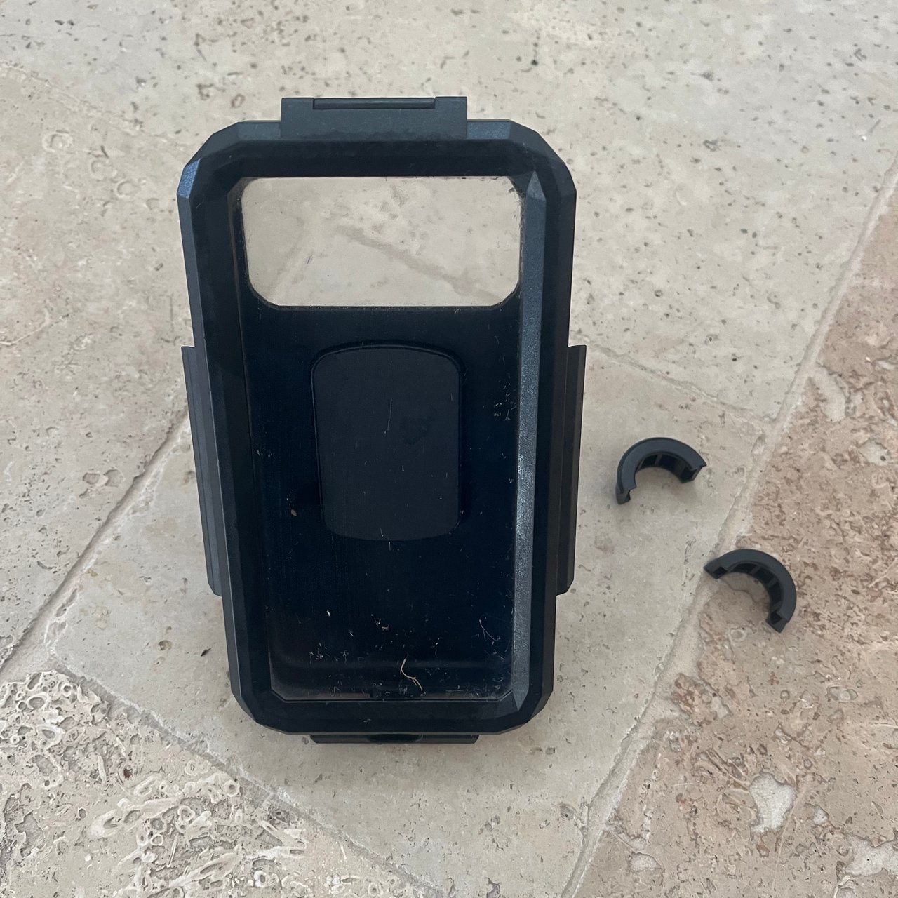 Support téléphone protable  adaptable sur guidon dafy   armor 6.5