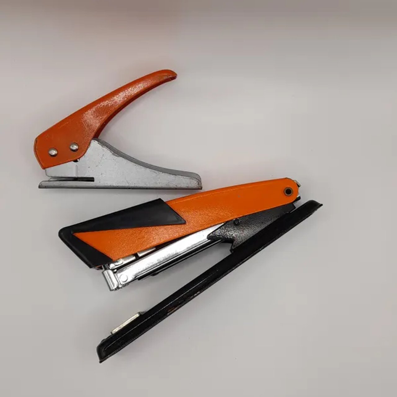 Agrafeuse et perforatrice de bureau vintage 70's-80's