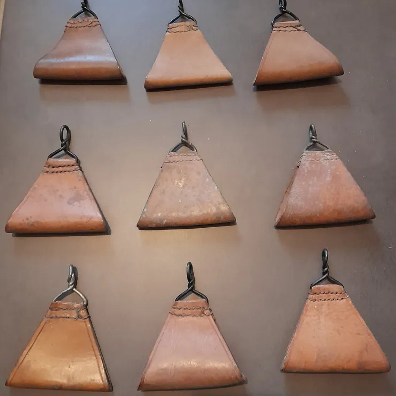 Triangle de suspension cuir naturel armée française 1950/70