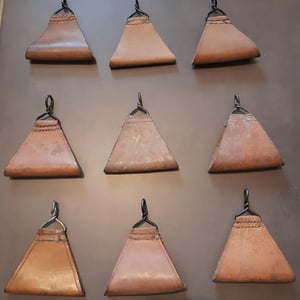 Triangle de suspension cuir naturel armée française 1950/70