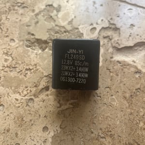 Triumph speed triple 955 I - central clignotant origine occasion