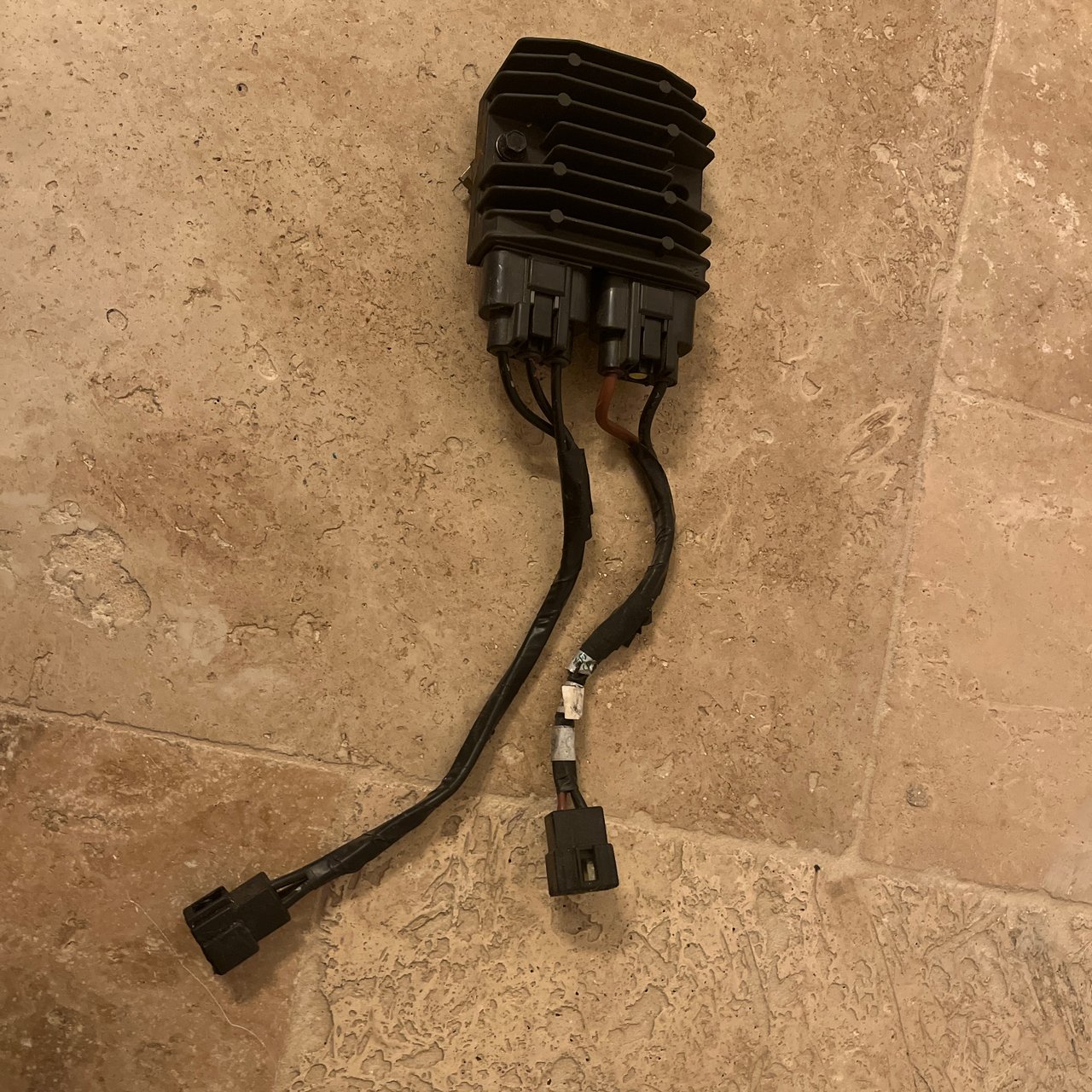 Triumph speed triple 955 I - Regulateur tension origine occasion