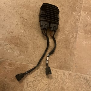 Triumph speed triple 955 I - Regulateur tension origine occasion