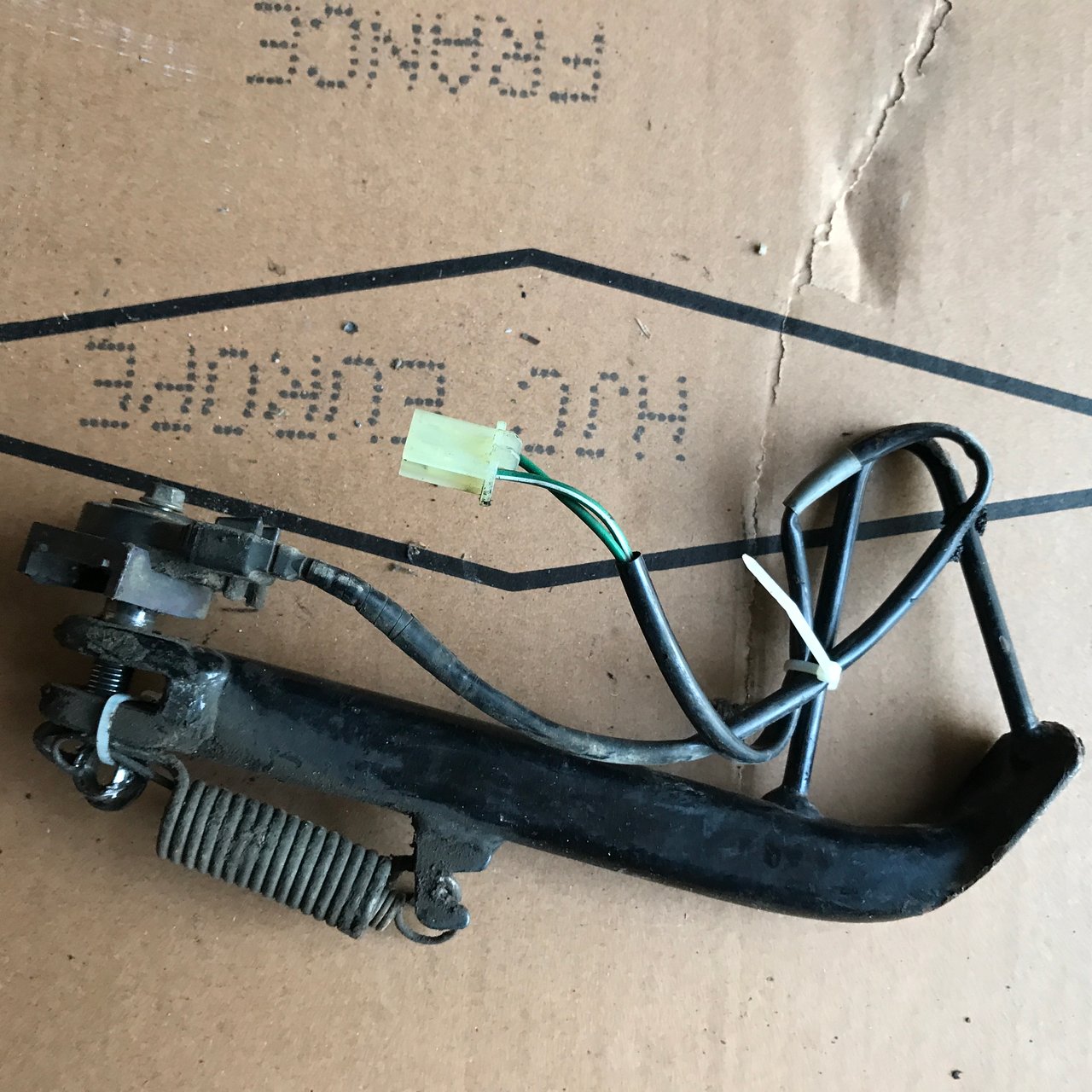 Honda 125 cbf bequille 2009