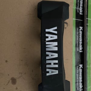 125 ybr logo sous phare YAMAHA