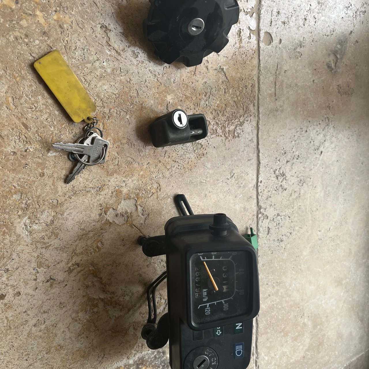 125 DR 1999 démarreur électrique - Compteur / kit serrure Suzuki