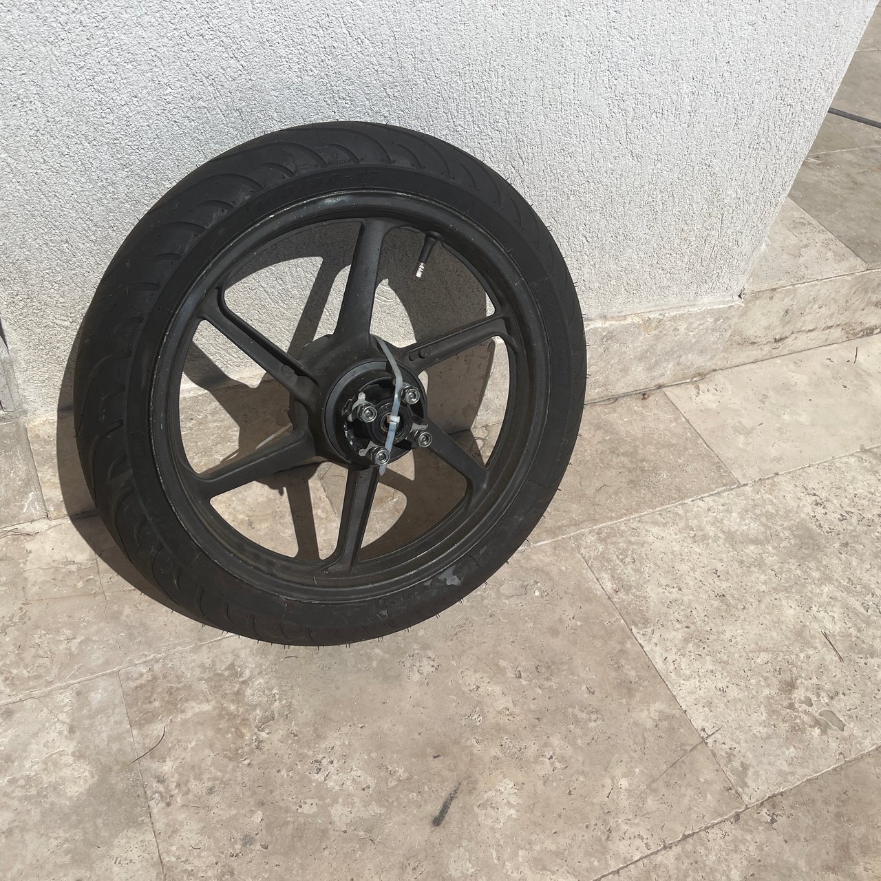 Honda 125 cbr Roue Arriere pneus - de 500 kms