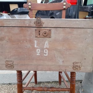 Caisse d' armoire du piou piou entre 2 guerre provenance 97 ri