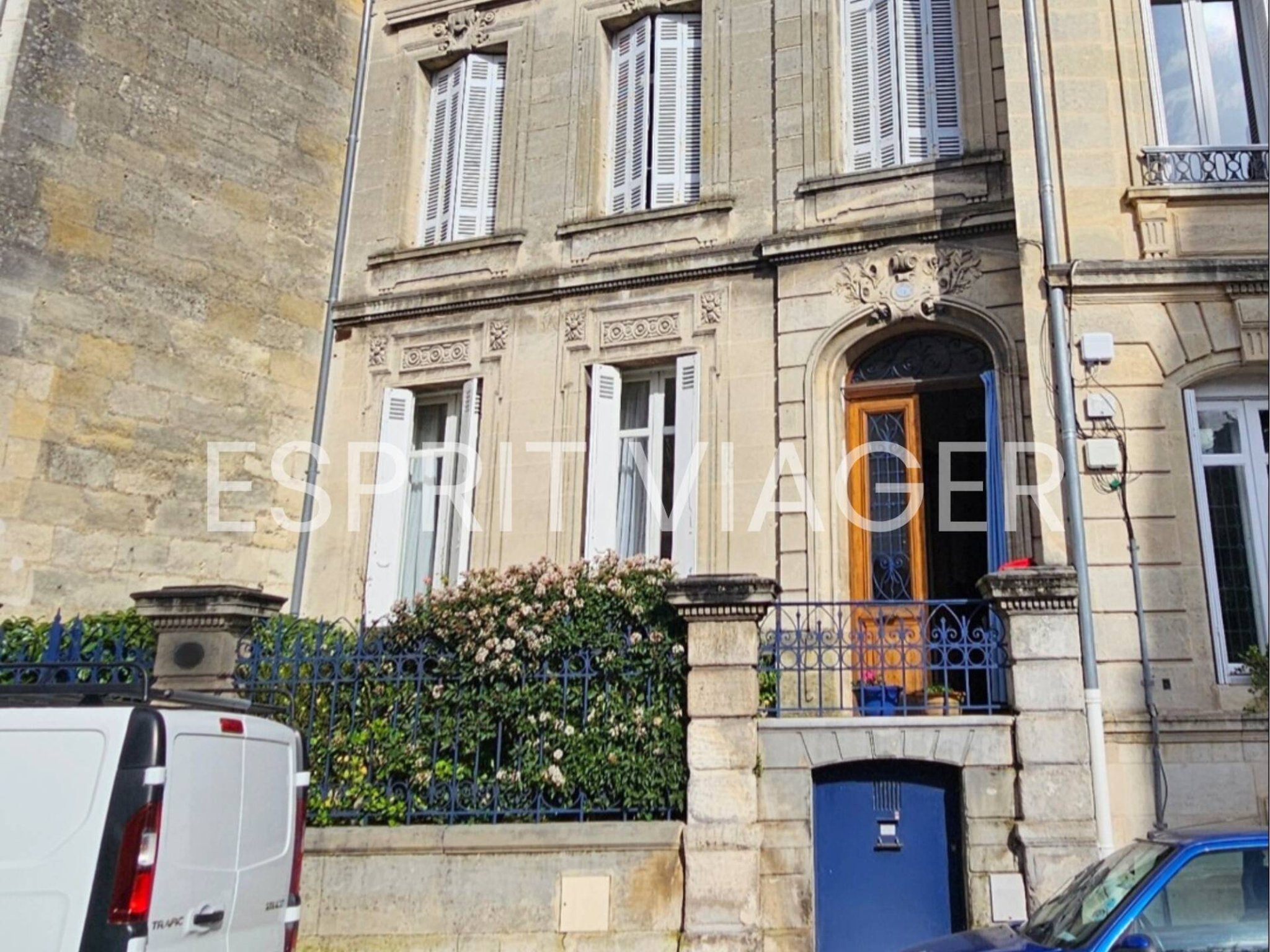 BORDEAUX  - Maison pierre 342 m² - 8 pièces - 6 chambres - Studio indépendant – Femme 85 ans - Quartier Tivoli